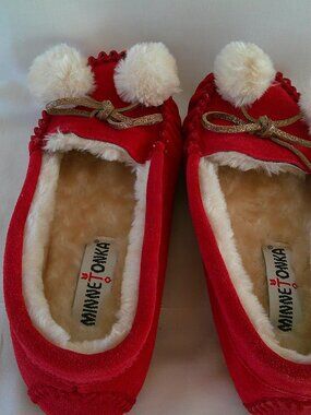 Minnetonka Red Suede Moccasins Fur Lined sz 6